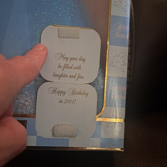 Birthday Wishes Barbie, 2001 - Picture 2 of 7